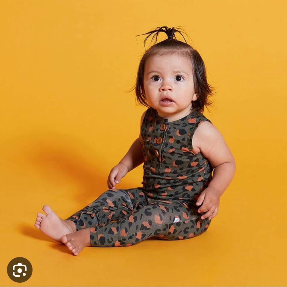 Posh Peanut Eli Racerback Henley Romper 2T unisex (Sold out Cheetah Prin…